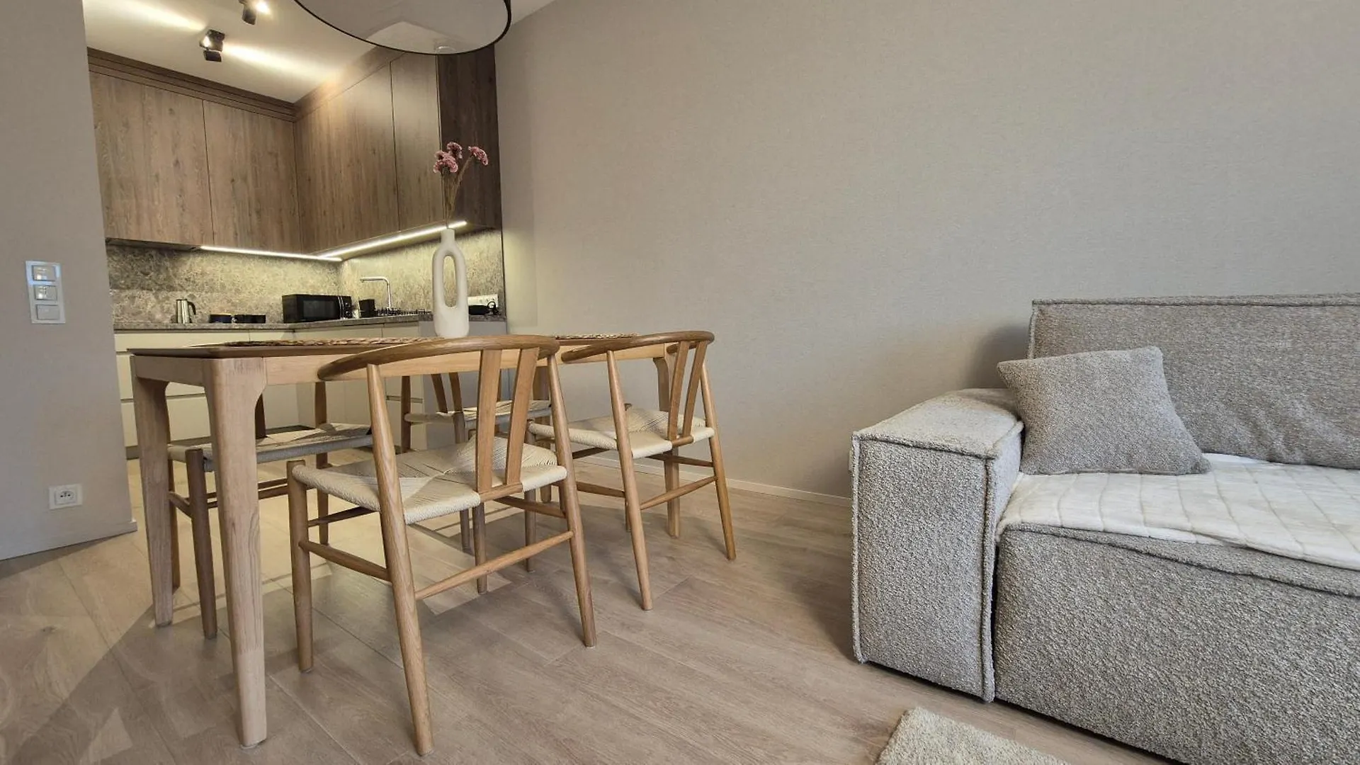 Daire Luxurious Vanilla Apartment, Self Check-In 24H, Parking, Air-Conditioning Poznan