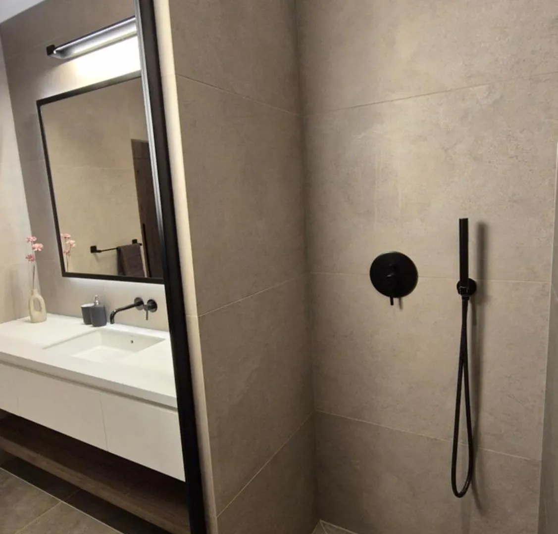 Luxurious Vanilla Apartment, Self Check-In 24H, Parking, Air-Conditioning Poznan